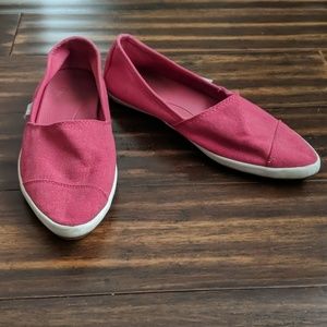 Sanuk Red Canvas Slip On Pointy Flats Sz 9